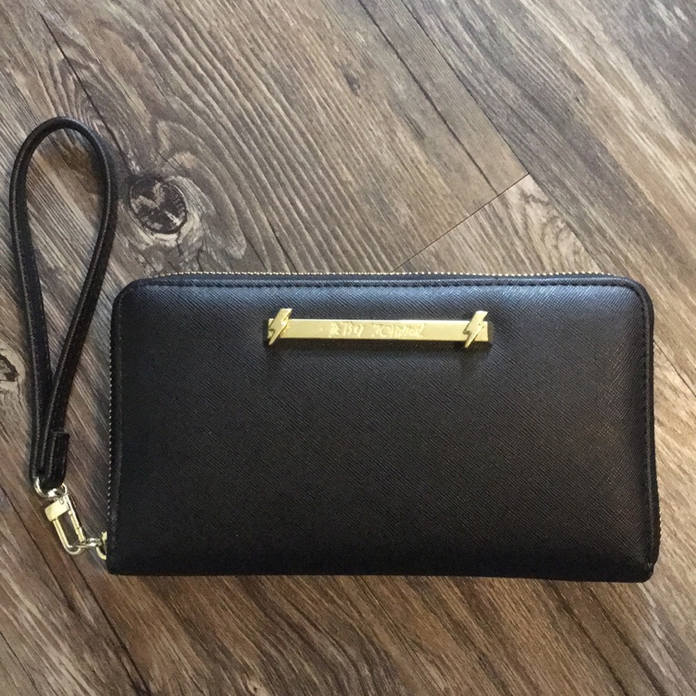 Betsey Johnson Zipper Wallet